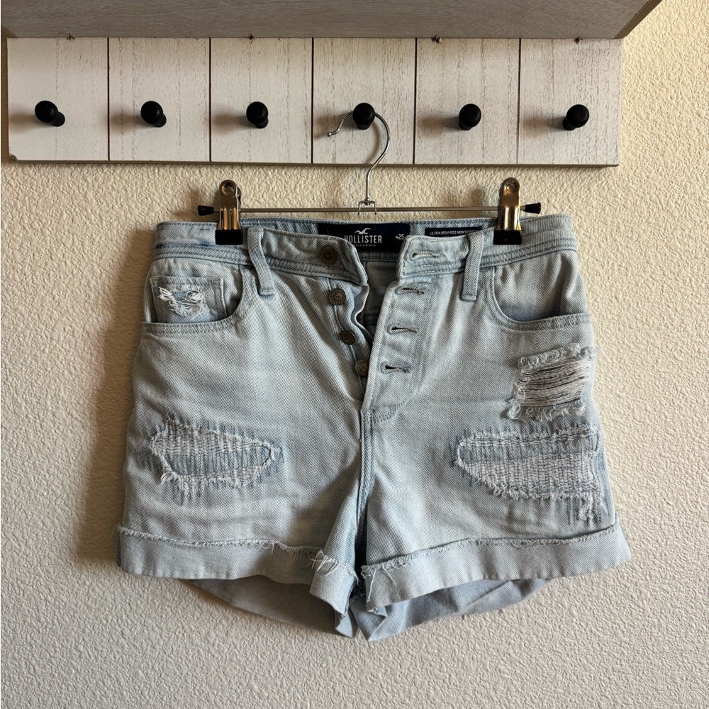 Hollister Light Wash Distressed Denim High-Rise Shorts size 1, 25 women’s